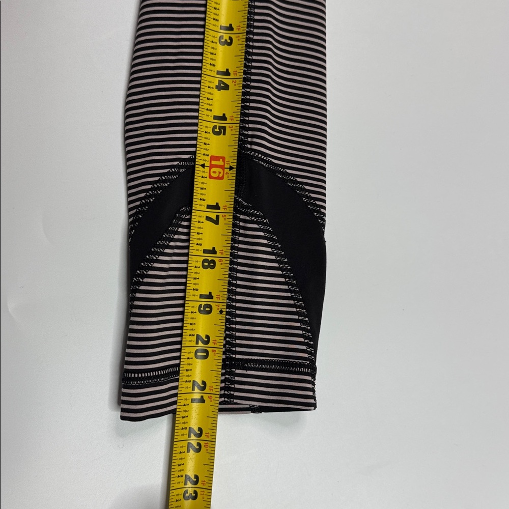 Lululemon Run: Inspire Crop II Leggings Butterfly Striped Print Size 4 - Picture 8 of 9